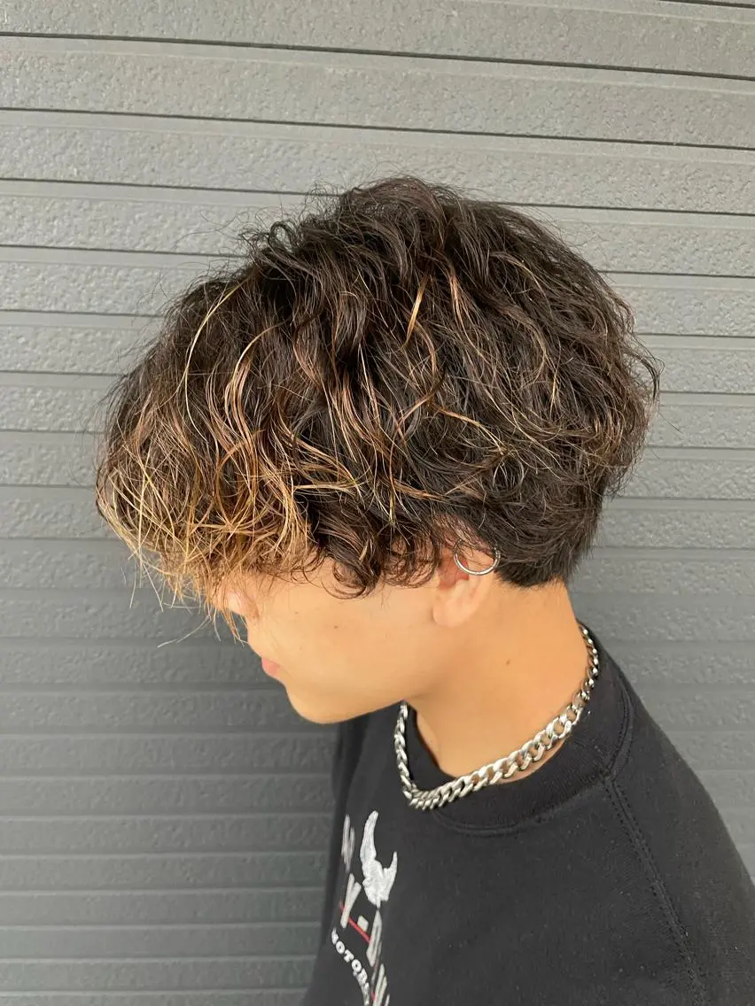パーマ メンズ メンズ韓国風 メンズパーマ ニュアンスパーマ スパイラルパーマ 北林 秀悟のヘアスタイル