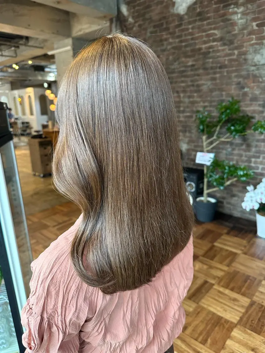 セミロング カラー MIYU透明感カラー ブリーチなしWカラーのヘアスタイル