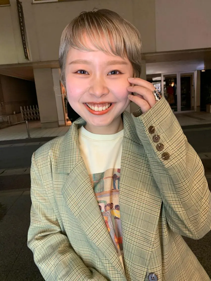 ショート カラー ベージュカラー ダブルカラー ミルクティーベージュ 圧倒的デザイン力 店長🎨RENAのヘアスタイル