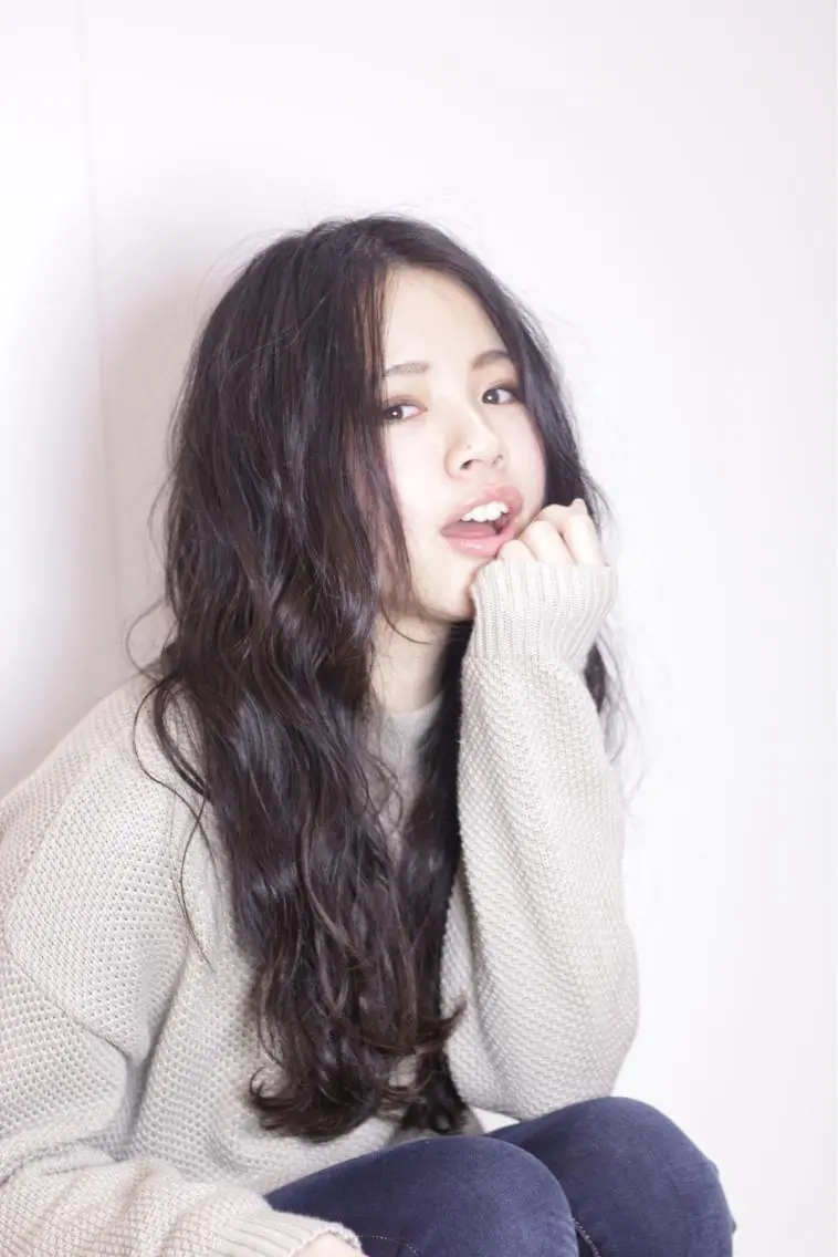 ロング ミドウチ アヤカのヘアスタイル