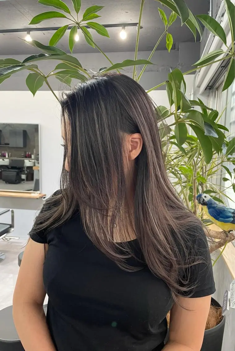 ミディアム カラー ハイライトカラー ハイライト ヘアカラー トリートメント レイヤーカット 西村あきやのヘアスタイル