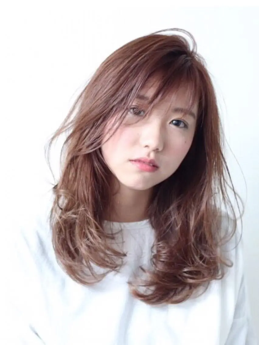 ミディアム カラー ベージュカラー ブリーチカラー 美髪矯正takaraのヘアスタイル