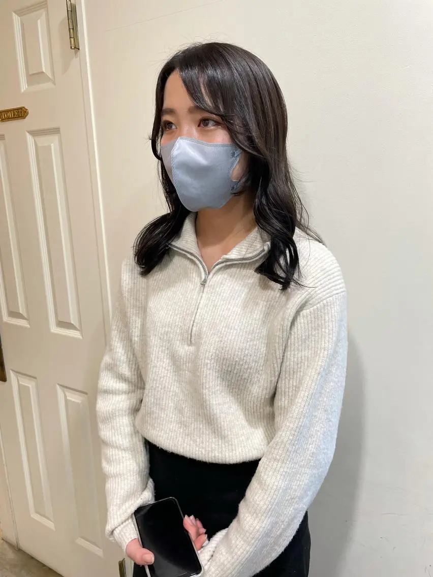 ミディアム カラー カット ヘアカラー トリートメント MIOベージュカラー 柔らかいカラーのヘアスタイル