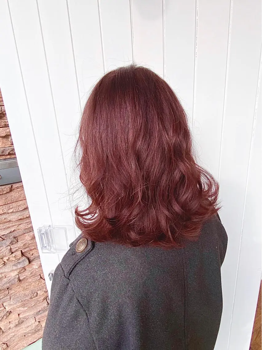 ミディアム カラー 髙井 麻帆のヘアスタイル