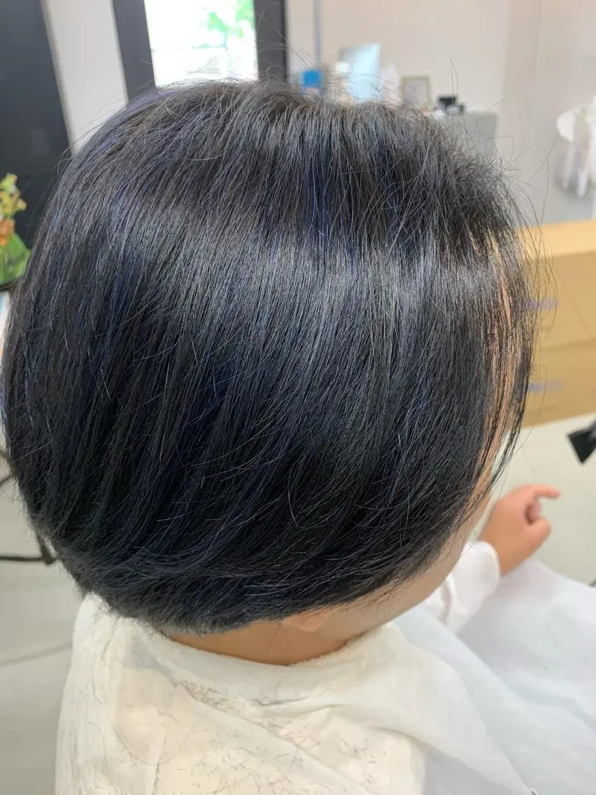 カラー メンズ メンズブリーチ メンズハイライト ブリーチ ブルーカラー ハイライトカラー 中村 靖彬のヘアスタイル