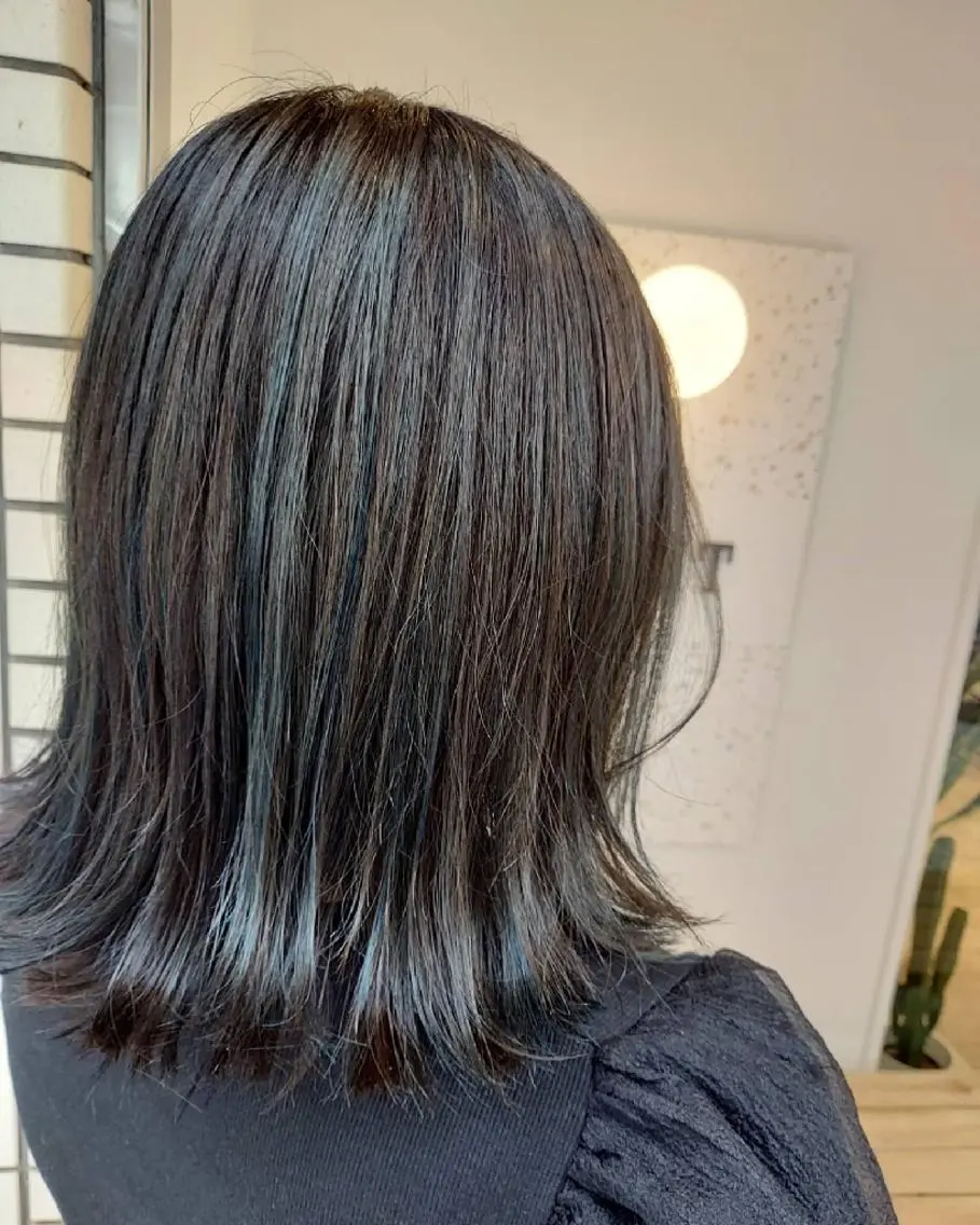 ミディアム カラー ブルーカラー ブルージュ ハイライトカラー ハイライト ブリーチ・ハイトーン 特化🎉内山のヘアスタイル