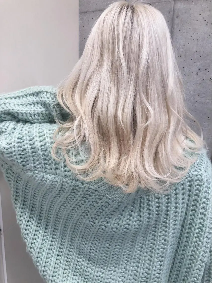 ミディアム カラー シールエクステ バレイヤージュ ブリーチ ケアブリーチ ダブルカラー カット ヘアカラー トリートメント 春日部 西口徒歩5分 寒色カラー 日和佐のヘアスタイル