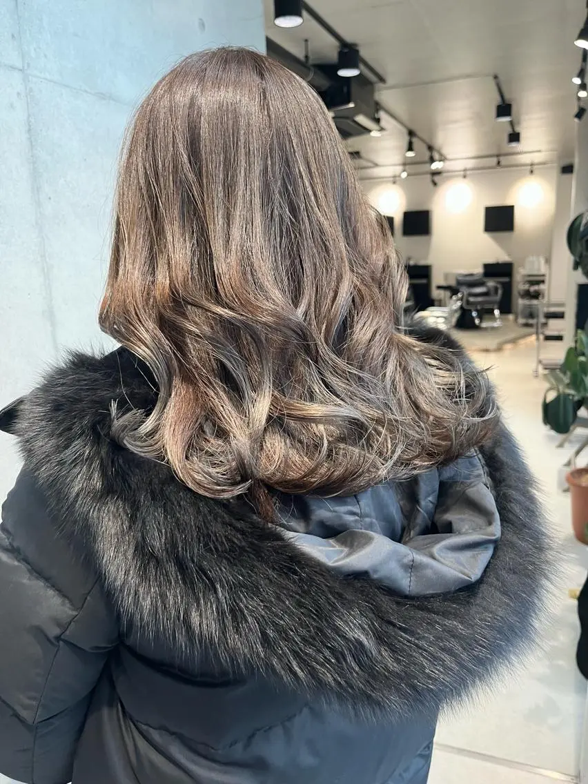 ミディアム カラー パーマ カット ヘアカラー トリートメント 透明感/オリーブ/ グレージュ/YUKAのヘアスタイル