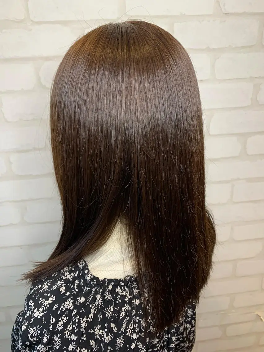 セミロング カラー ブリーチ ブリーチなしカラー カット 秋葉 万柚子のヘアスタイル