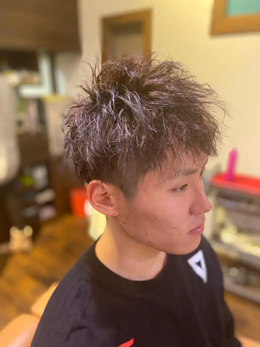 パーマ メンズ メンズパーマ メンズツイストパーマ ツイストパーマ 勝崎 優志のヘアスタイル