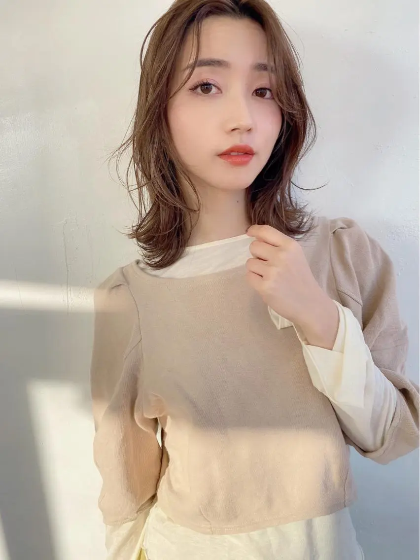 ミディアム レイヤーカット 鎌倉 彩のヘアスタイル