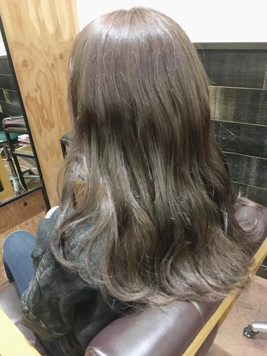 ロング カラー ヘアアレンジ 栗林 実莉のネイルデザイン