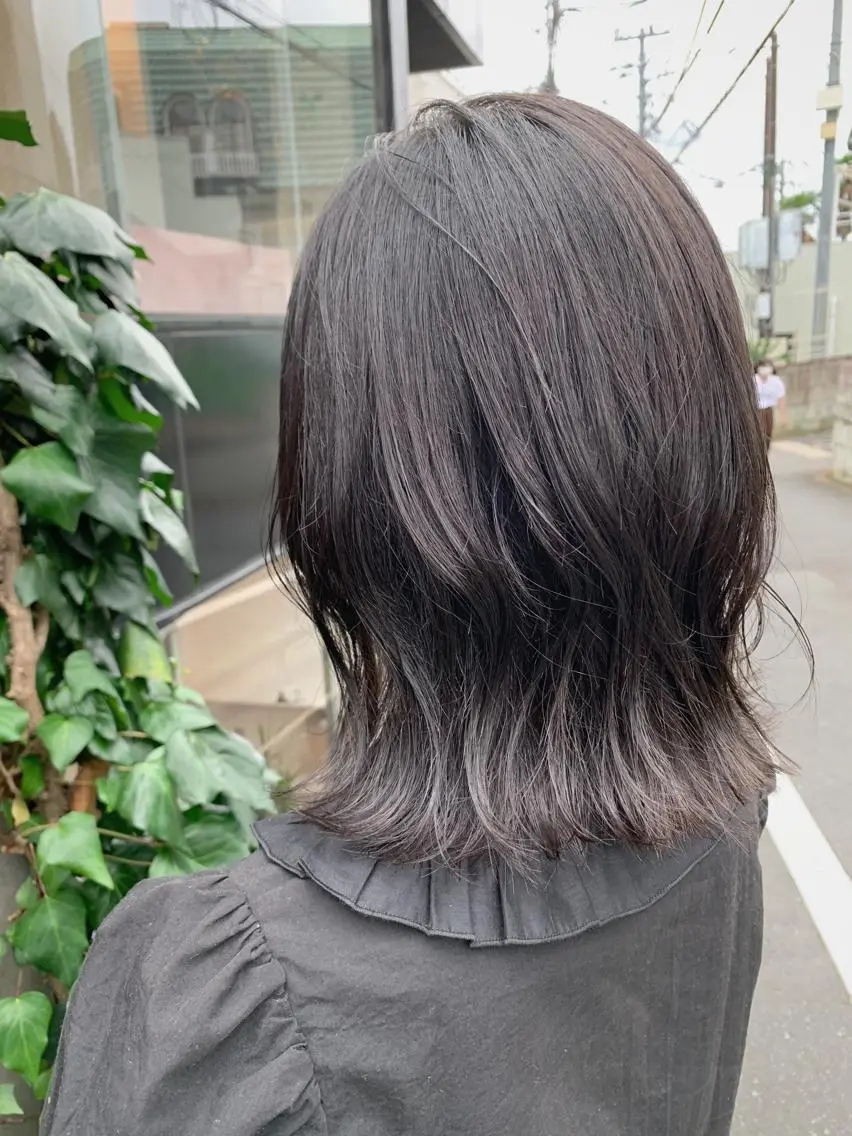 ミディアム カラー ブリーチ 透明感カラー グレージュ ブリーチなしカラー 外ハネヘア カット ヘアカラー トリートメント 溝口 恭章のヘアスタイル