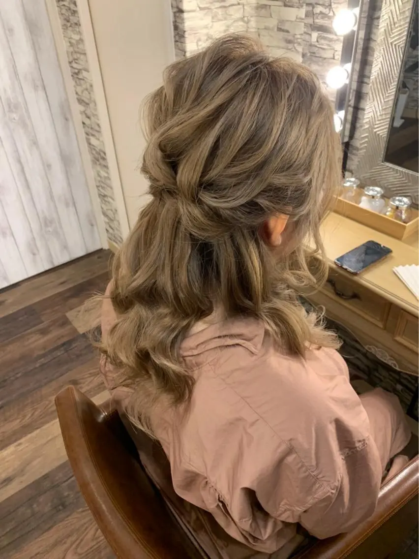 セミロング ヘアアレンジ ハーフアップ hair make  Lucciのヘアスタイル