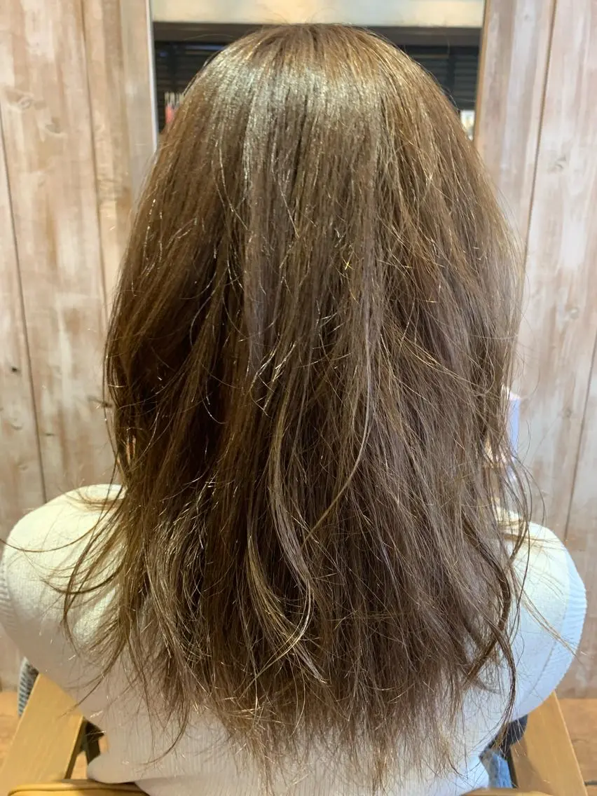 セミロング カラー ベージュカラー CHIC 岩下真衣のヘアスタイル