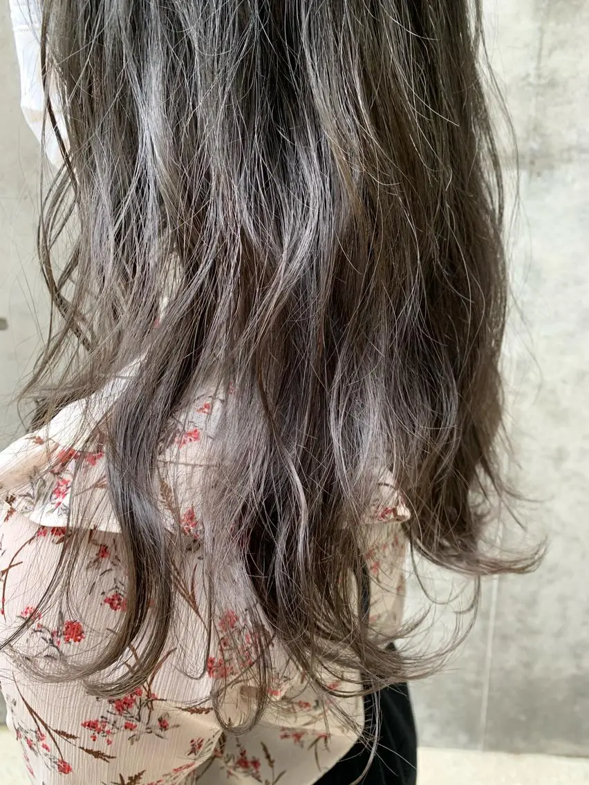 セミロング カラー パーマ ヘアアレンジ グレージュ カーキグレージュ 加藤 綾華のヘアスタイル