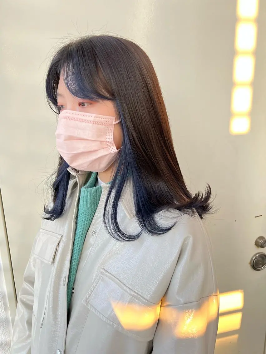ミディアム ヘアカラー 韓国🇰🇷レイヤー 映える顔周り🩷のヘアスタイル