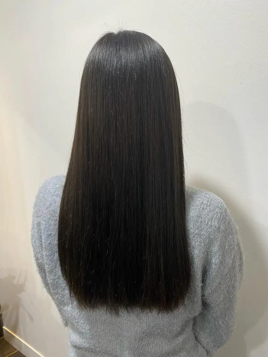 ロング カラー アッシュ ブリーチ オリーブアッシュ 縮毛矯正 パーマモデル募集中 渥美翔人のヘアスタイル