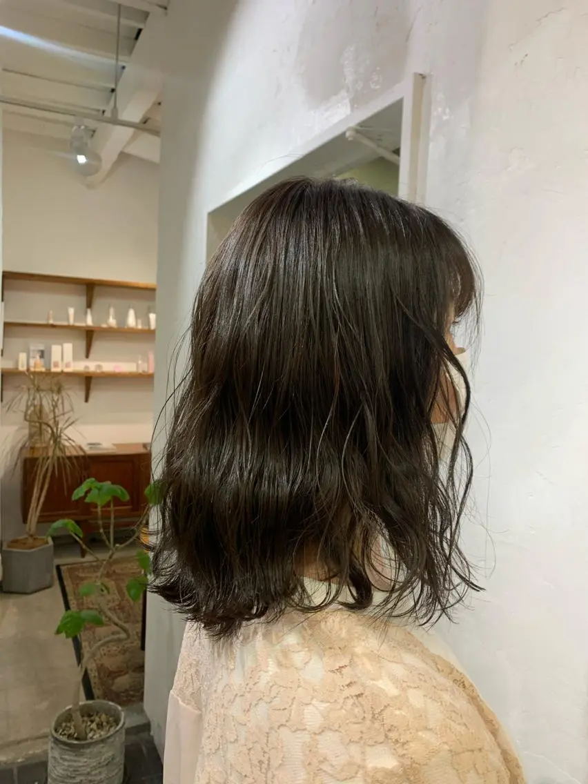 セミロング wakana/ 柔らかベージュカラーのヘアスタイル