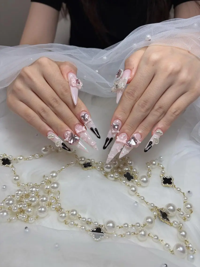 ネイル 長さ出し ジェルネイル ガーリー キラキラネイル 韓国ネイル ハンドネイル Huyn Nail Shinjyukuのネイルデザイン