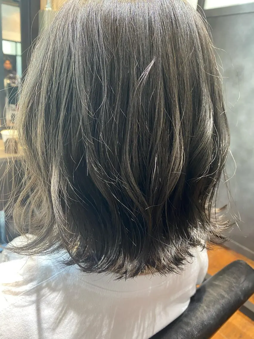 ミディアム カラー グレージュ N° Elune MIYUUのヘアスタイル
