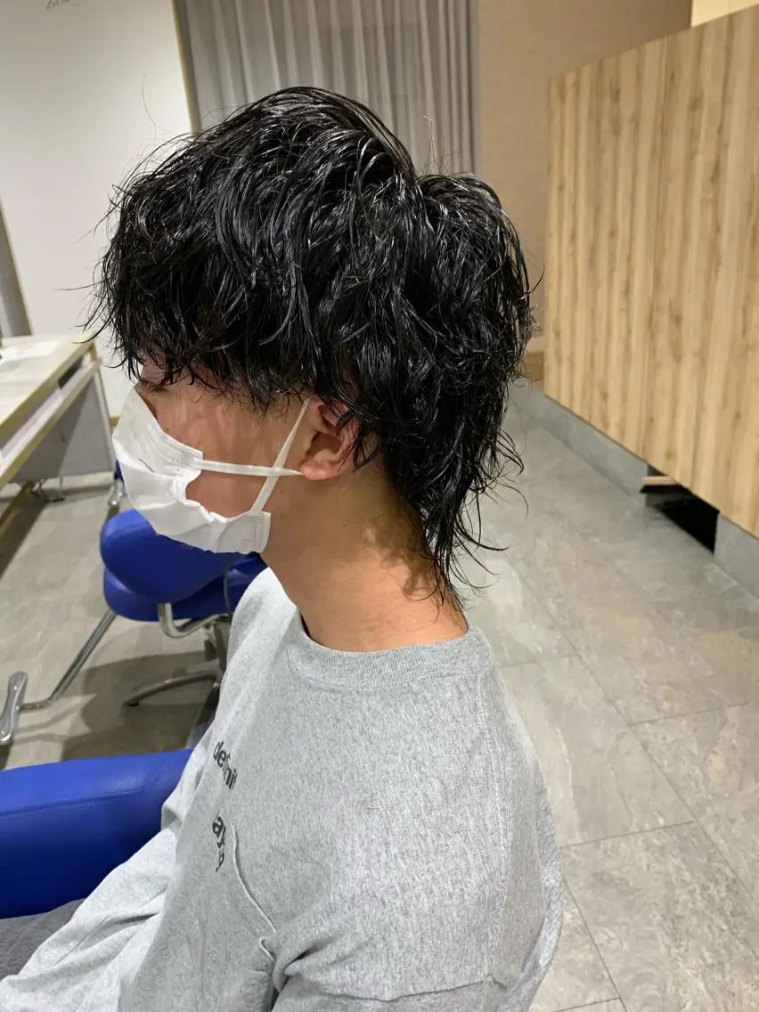ショート パーマ ヘアアレンジ メンズ メンズパーマ 波巻きパーマ メンズウルフカット ウルフカット スパイラルパーマ メンズパーマ職人 加藤 弘貴のヘアスタイル