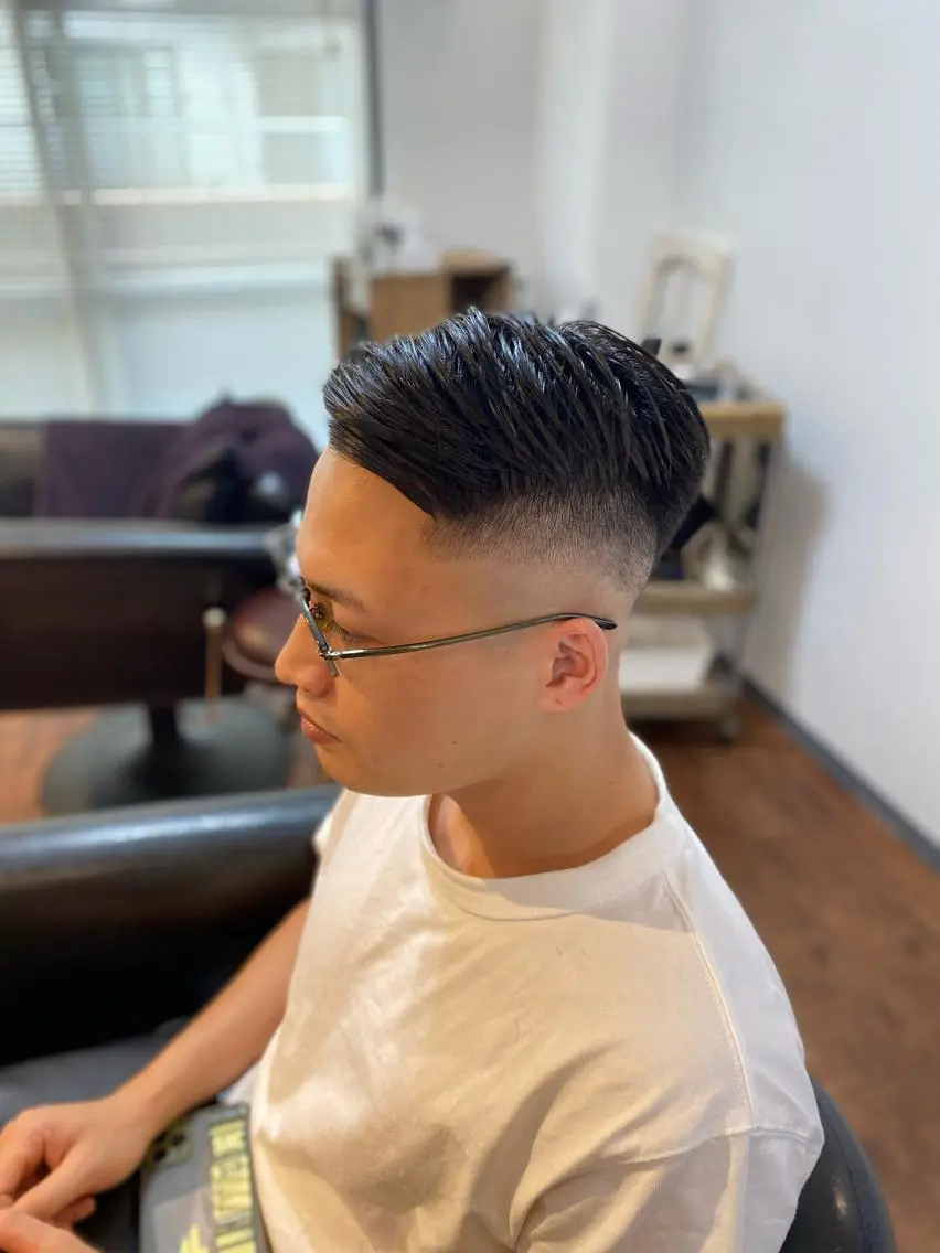 ショート メンズ フェードカット スキンフェード カット Luzir⭐︎ GEN⭐︎のヘアスタイル