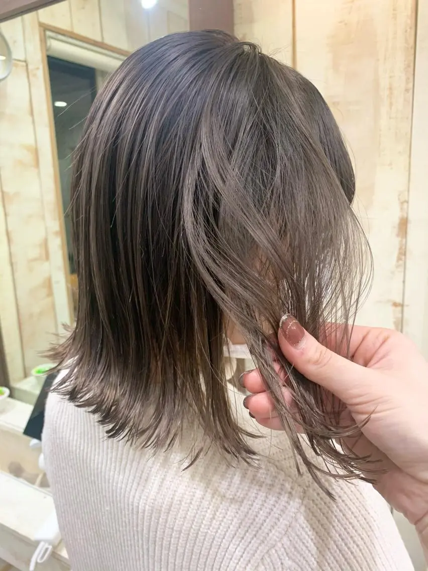 ミディアム カラー 鷺谷 玲奈のヘアスタイル