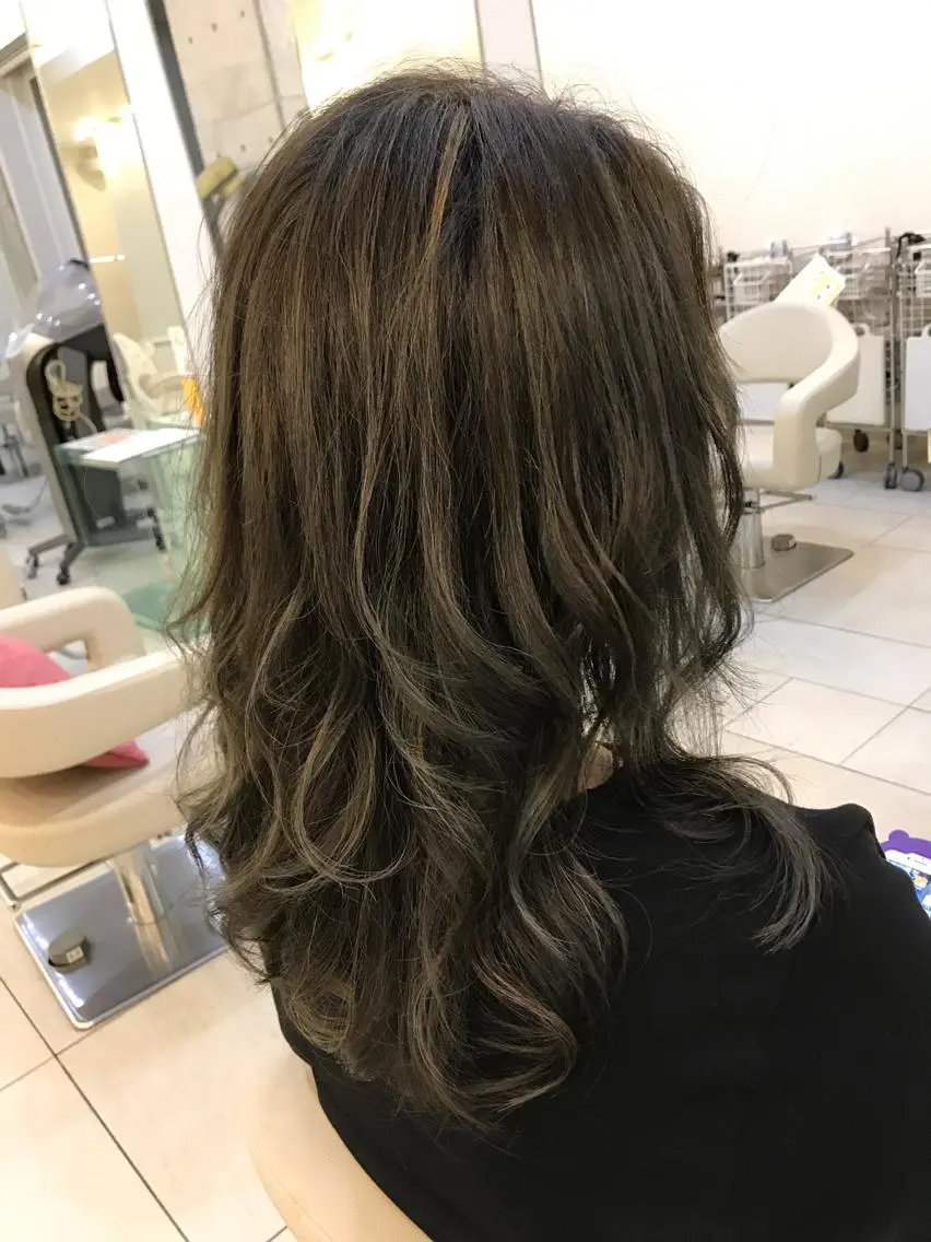 セミロング カラー アッシュ ダークアッシュ ハイライトカラー ハイライト ヘアカラー トリートメント 松本 潔樹のヘアスタイル