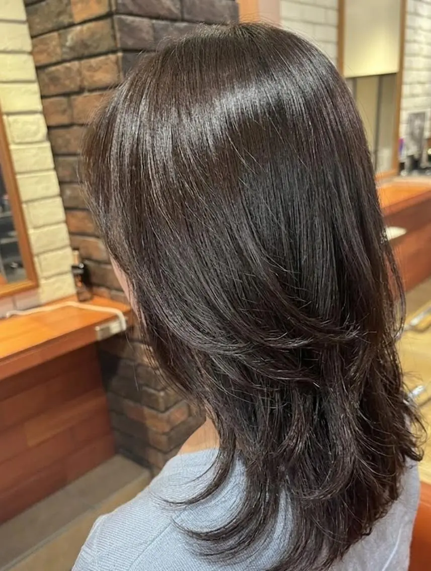 ミディアム カラー アッシュ アッシュブラウン ブラウンカラー 透明感カラー 顔周りカット カット ヘアカラー トリートメント flencia 丸 和博|カットのヘアスタイル