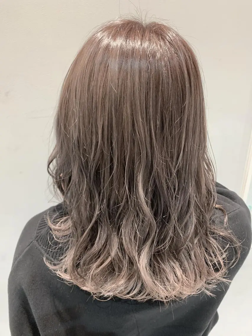 セミロング カラー ベージュカラー ブリーチ グレージュ ホワイトベージュ ヘアカラー トリートメント 🦖鶴岡 香純🦖のヘアスタイル