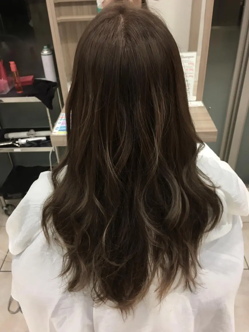 ロング カラー ブリーチ グレージュ ハイトーンカラー イルミナカラー ブリーチなしカラー 小島 仁美のヘアスタイル