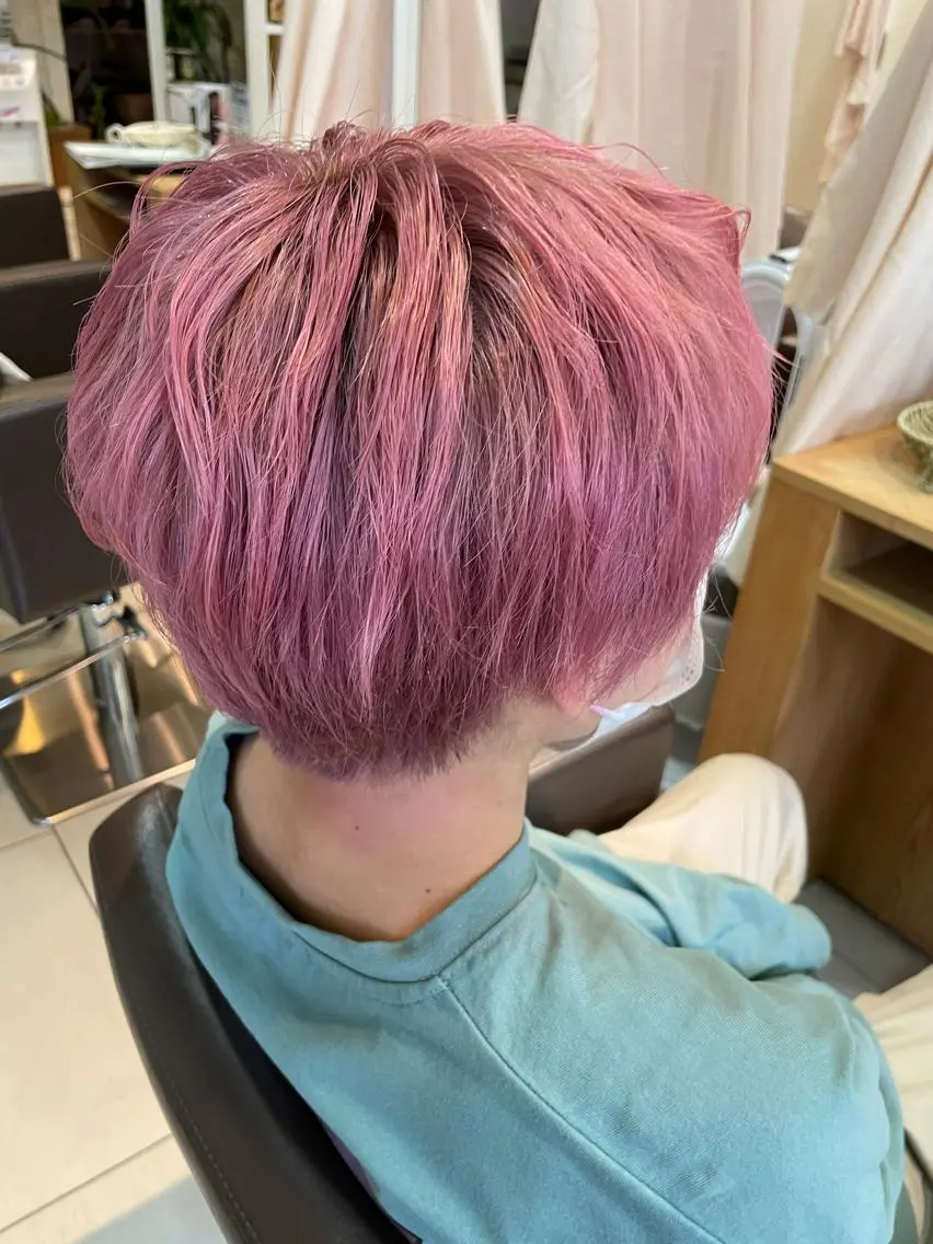 ショート カラー ヘアカラー 鈴木 悠華のヘアスタイル