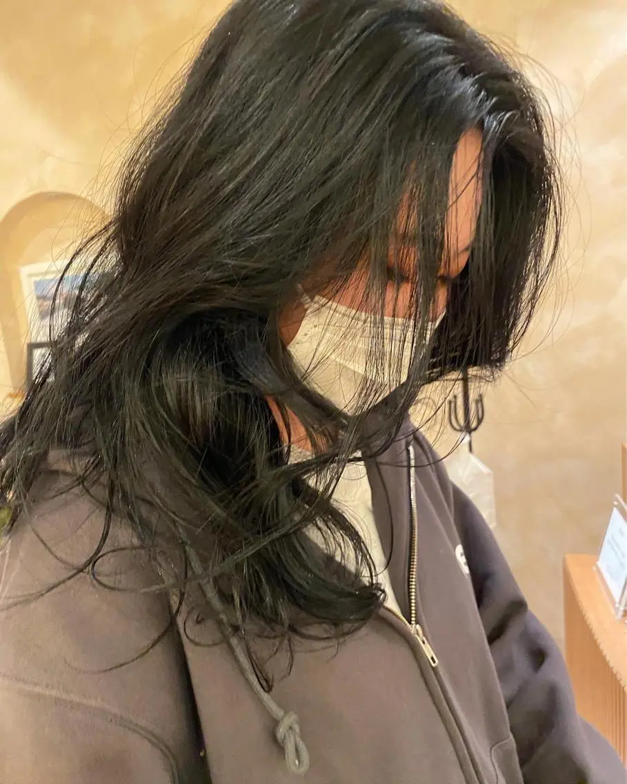 セミロング カラー 黒髪 ブルーカラー ブルーブラック 【カット】 根本翔太のヘアスタイル