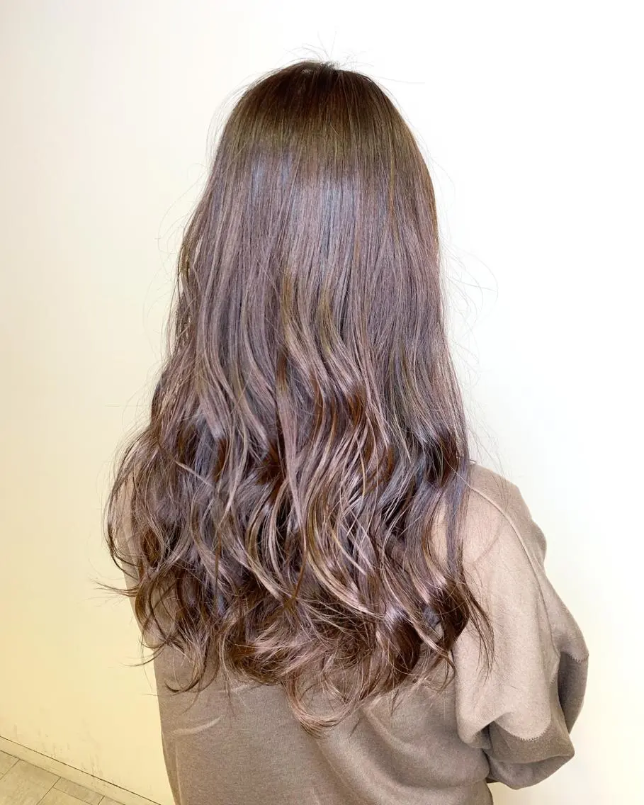 ロング カラー アッシュ ベージュカラー 透明感カラー ハイライトカラー イルミナカラー ヘアカラー トリートメント Miru by INCE HAIRのヘアスタイル