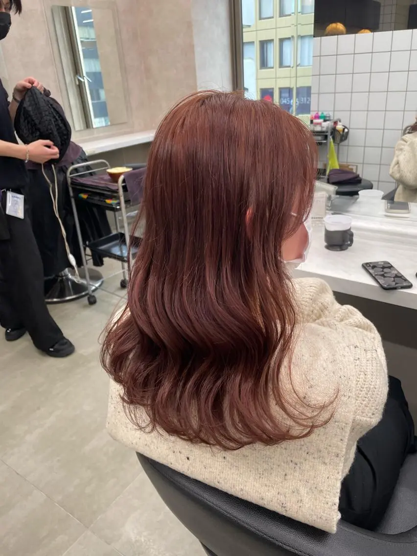 セミロング カラー 抜け感レイヤー︴ ニュアンスカラーのヘアスタイル