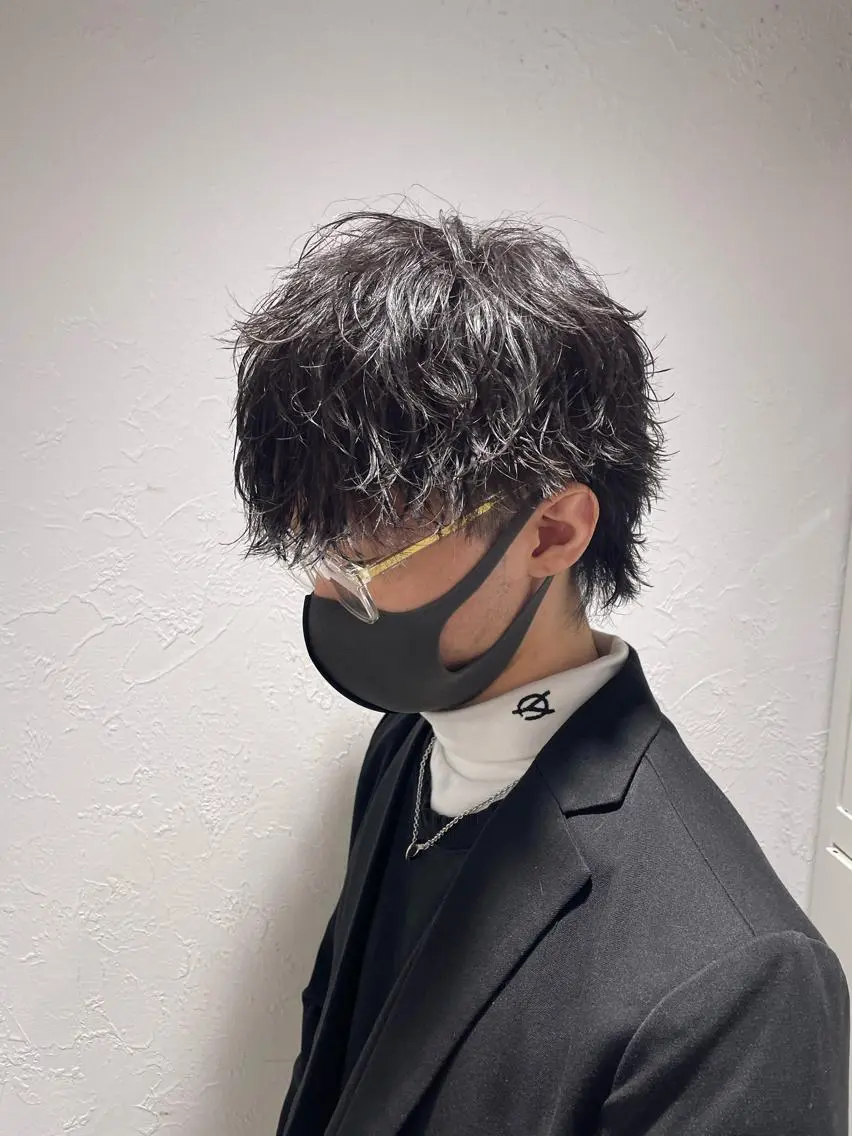 ショート カラー パーマ ヘアアレンジ メンズ キッズ ネイル マツエク・マツパ アイブロウ アップバング センターパート マッシュウルフ マッシュ メンズパーマ カット パーマ トリートメント ヘッドスパ ヘアセット スパイキー/フェザー /波巻き/かいとのヘアスタイル
