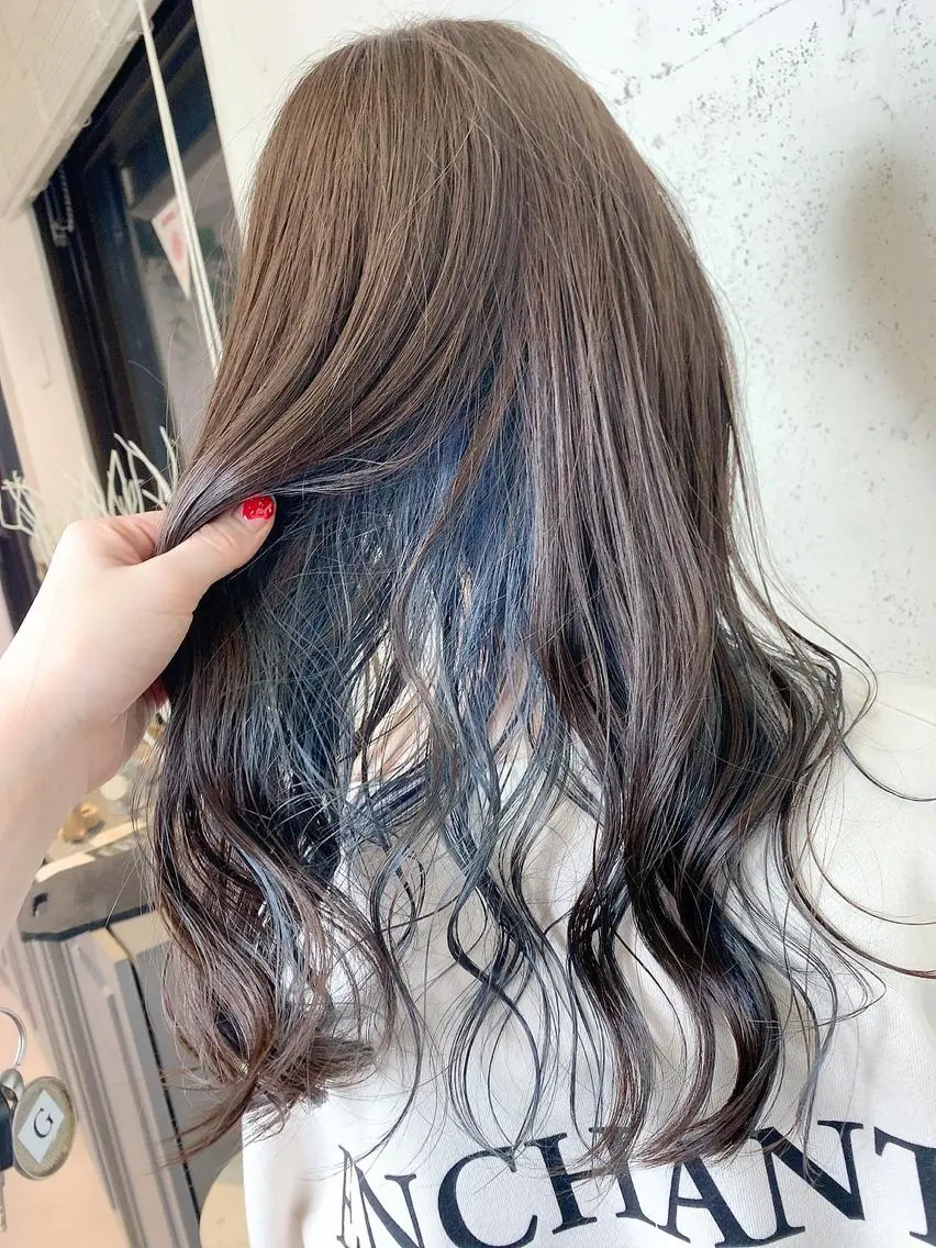 ロング カラー 透明感ハイトーン🦄 キラ🌈のヘアスタイル