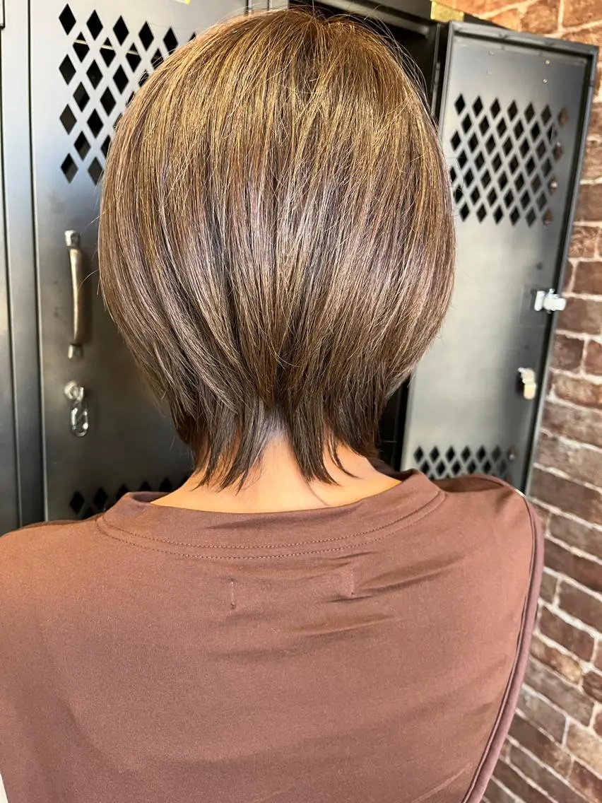 ミディアム カラー パーマ ヘアアレンジ メンズ キッズ ネイル マツエク・マツパ アイブロウ ミディアムパーマ メンズハイライト メンズパーマ ブラウンカラー ケアカラー 久木原 ゆりのヘアスタイル