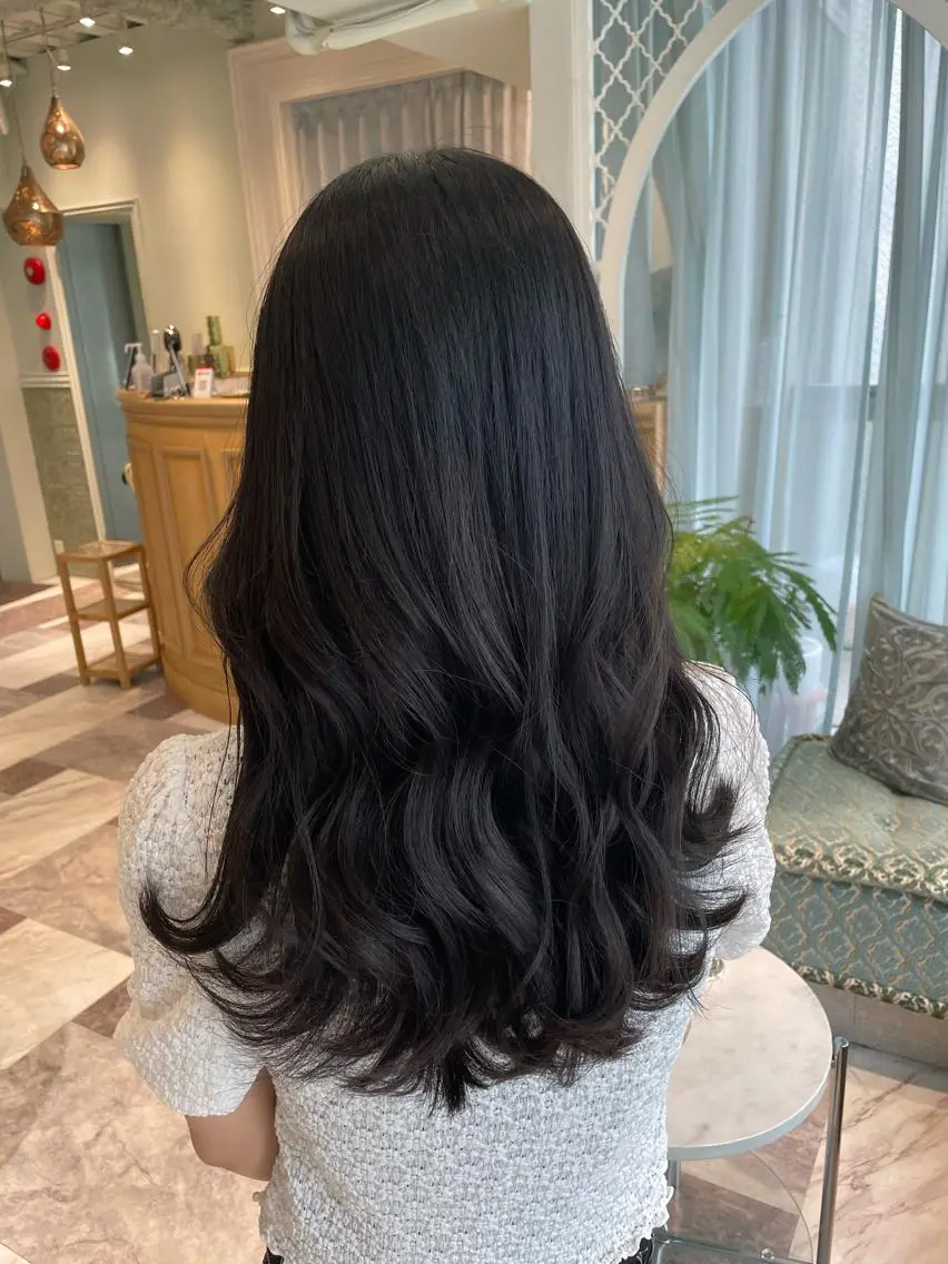 カラー ベージュカラー 黒髪 ブリーチ ブルーカラー ブルーブラック ヘアカラー 木屋元一/透明感 /前髪/レイヤーのヘアスタイル