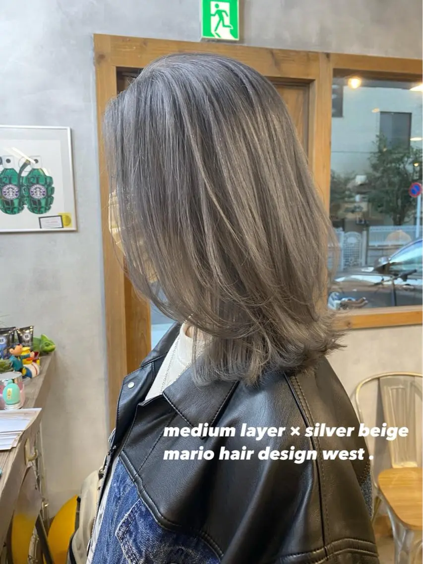 ミディアム カラー ミディアムレイヤー アッシュ ベージュカラー シルバー シルバーアッシュ 竹嶌 健吾のヘアスタイル