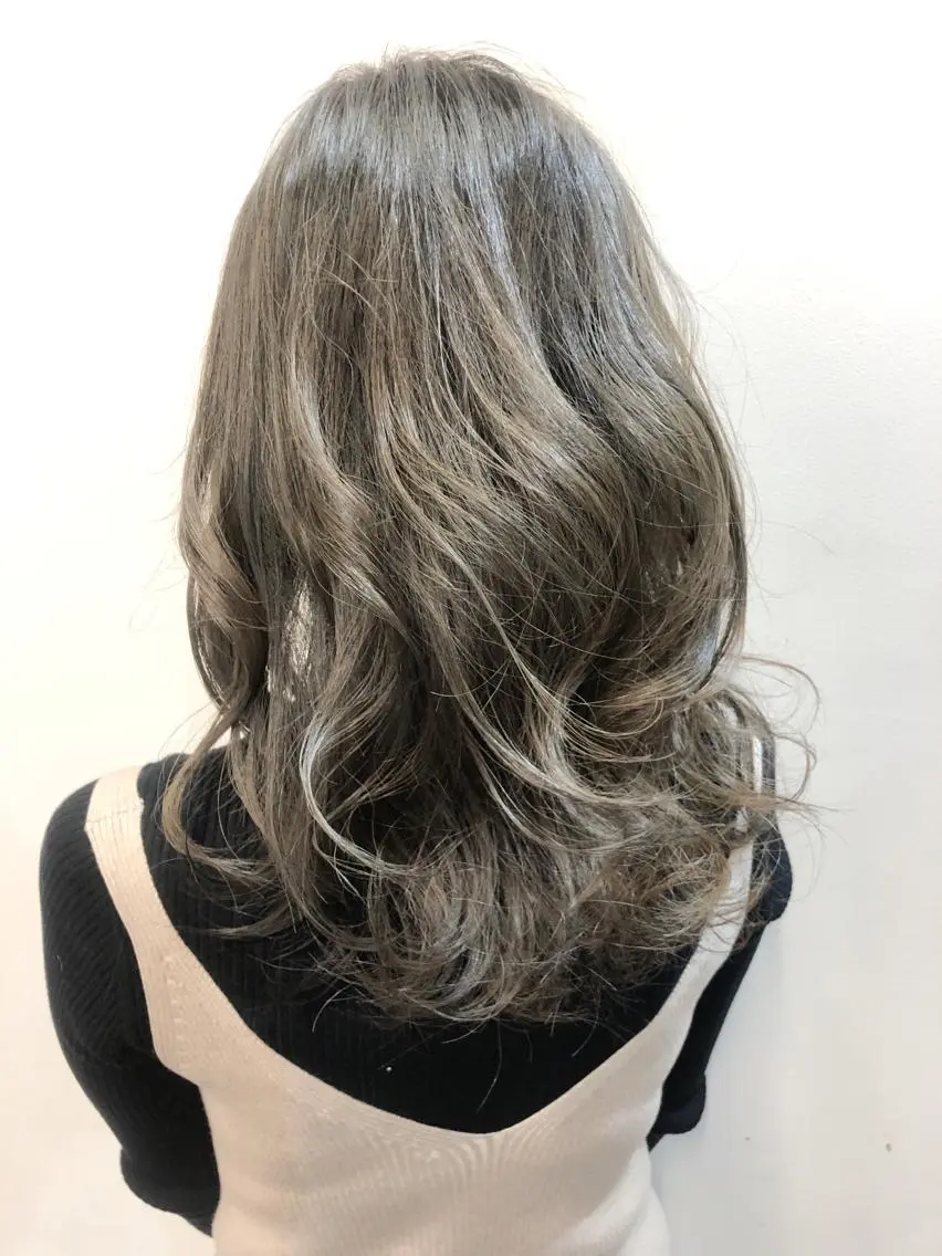 カラー アディクシーカラー ブリーチ ヘアカラー トリートメント ヘッドスパ グレージュ/髪質改善 Yamato.hのヘアスタイル