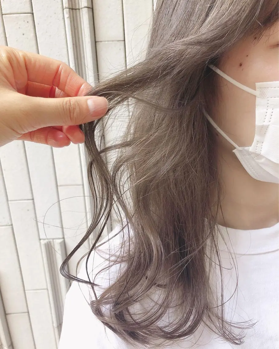 ロング カラー ベージュカラー ブリーチ ケアブリーチ ミルクティーベージュ ヘアカラー トリートメント 🍊新宿南口🍊 ERINAのヘアスタイル