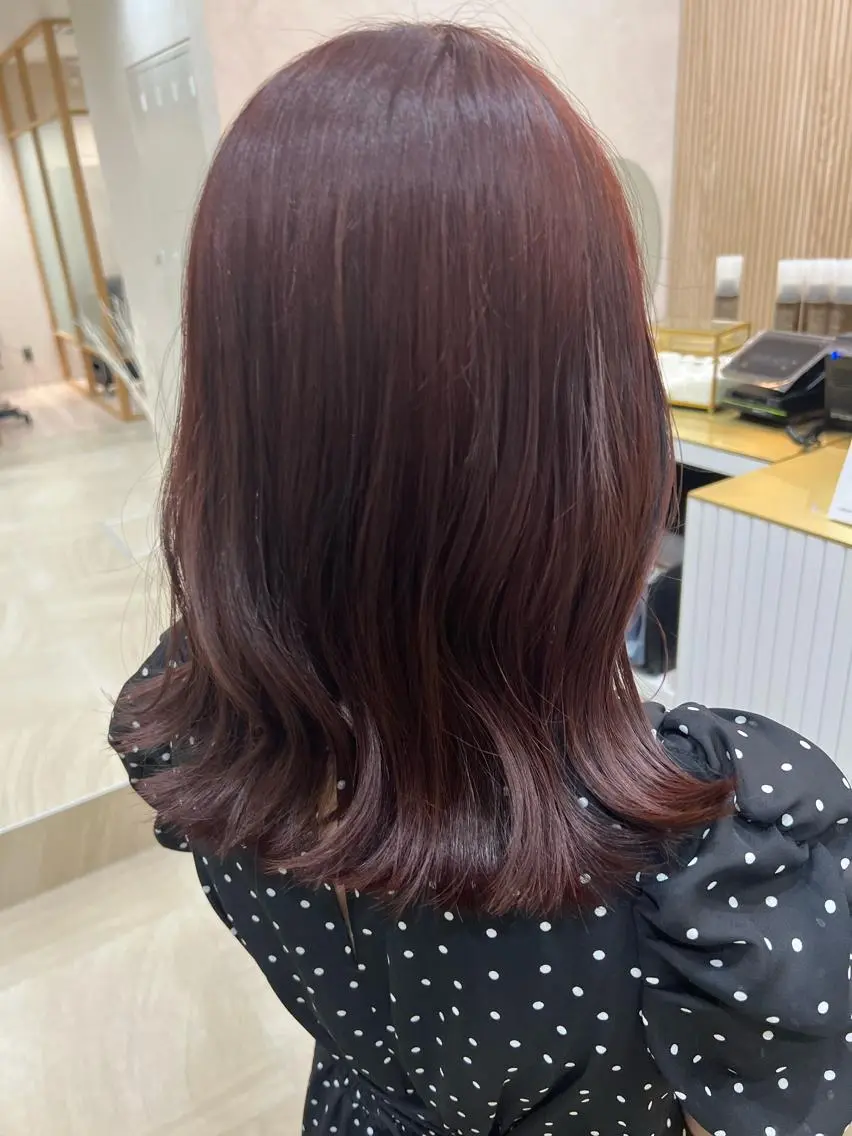 ミディアム カット ヘアカラー トリートメント ヘッドスパ mina .のヘアスタイル