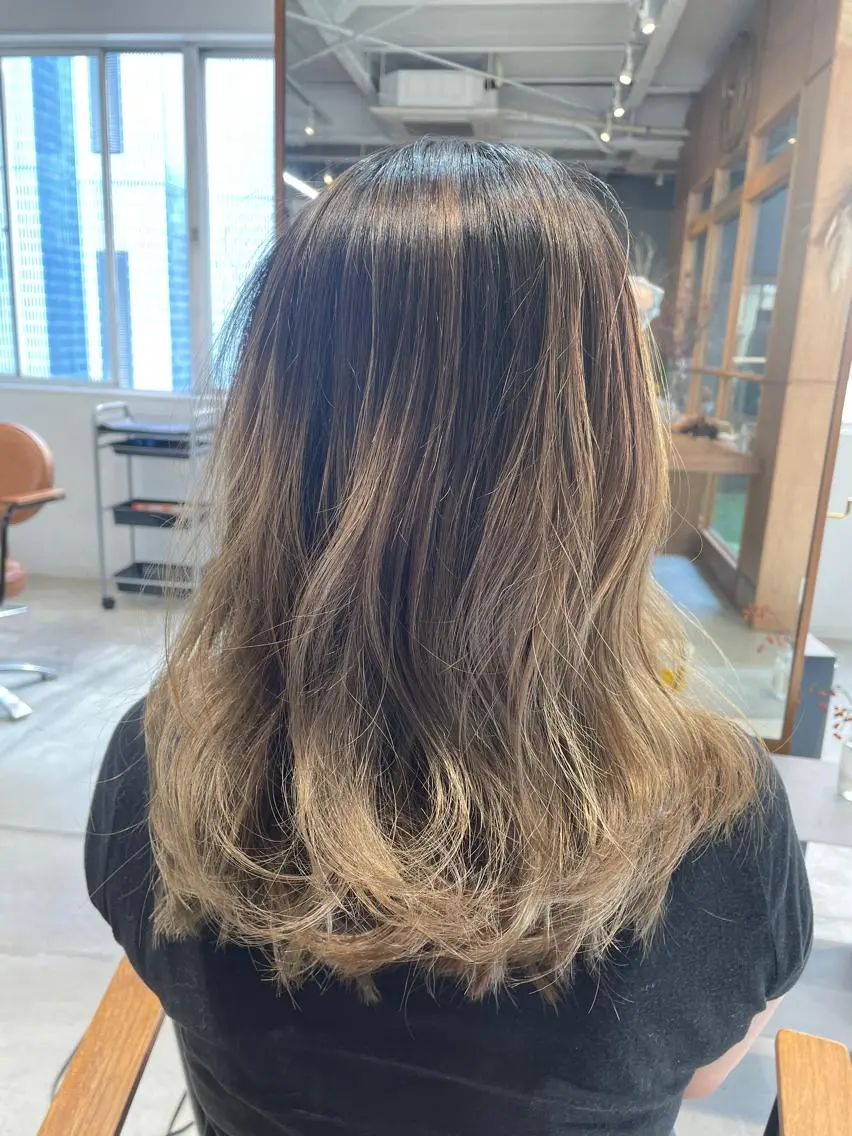 ミディアム カラー バレイヤージュ 透明感カラー レイヤーカット ヘアカラー トリートメント 【似合わせカット】 松尾一気のヘアスタイル