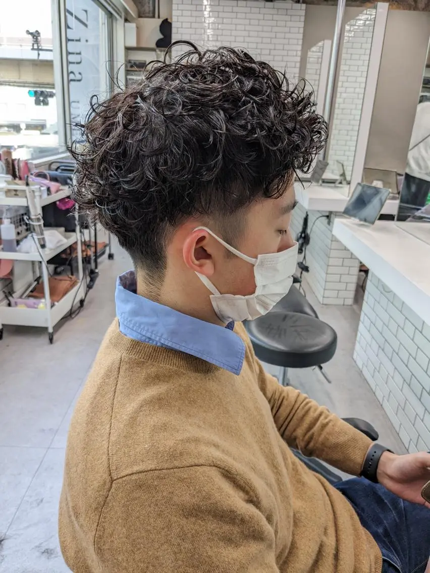 パーマ メンズ メンズパーマ メンズツイストパーマ 波巻きパーマ ツイストパーマ 艶髪/髪質改善 塩屋公一朗のヘアスタイル