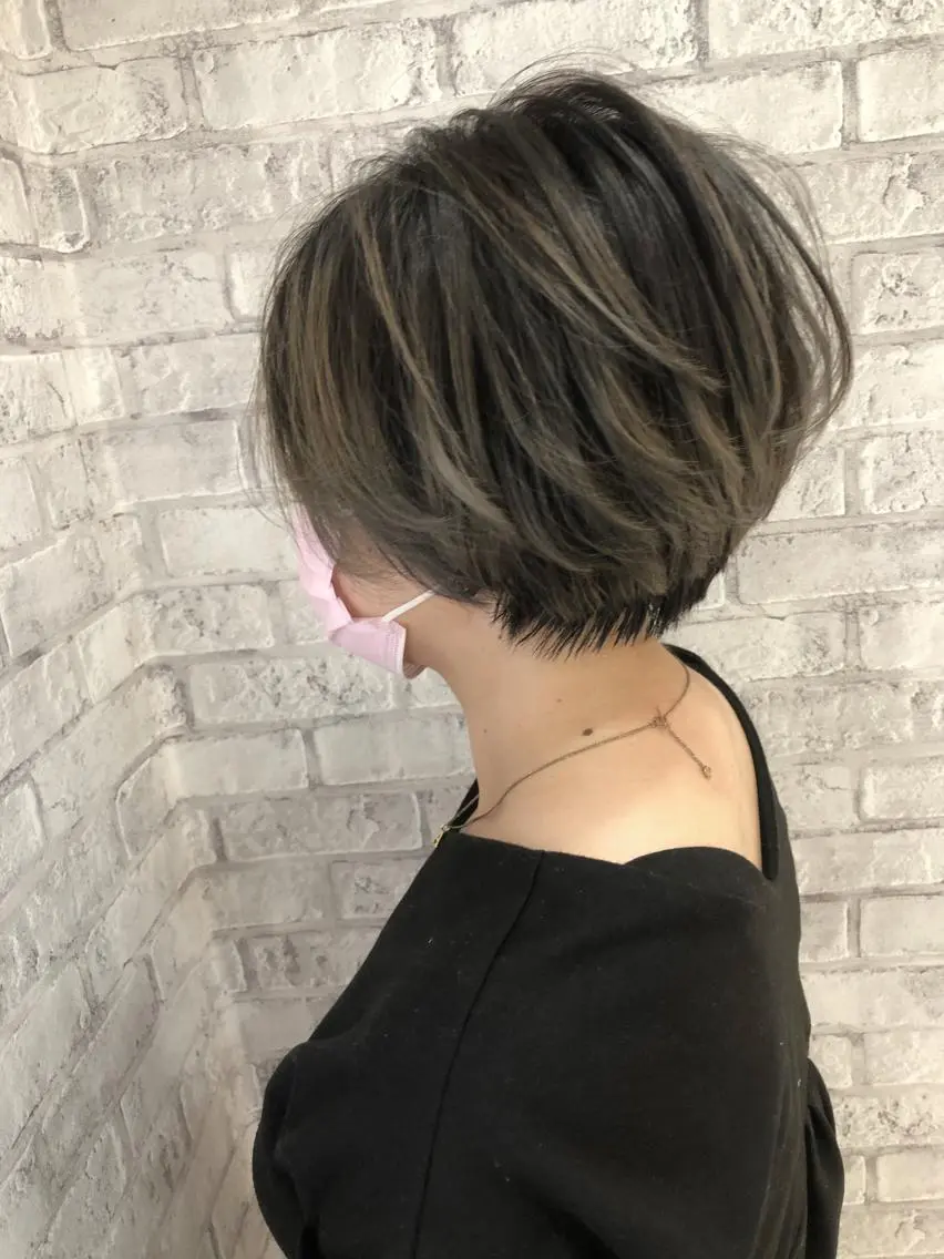 ショート カラー ヘアアレンジ バレイヤージュ レイヤーカット ショートヘア ヘアカラー トリートメント 秋山 幸太のヘアスタイル