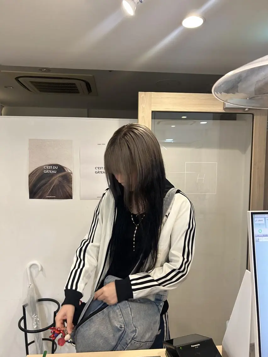 ロング カラー ダブルカラー グラデーションカラー ハイライトカラー イルミナカラー インナーカラー イザワサヤ/梅田 /レイヤーカットのヘアスタイル