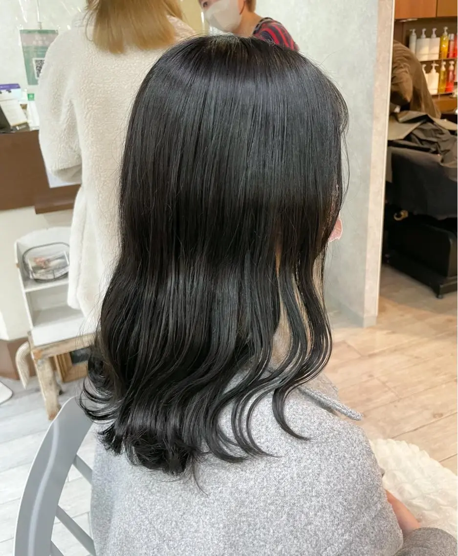 セミロング カラー 黒髪 ブルーカラー ブルーブラック ブルーグレー 透明感カラー イワタ マハ/ minim hairのヘアスタイル