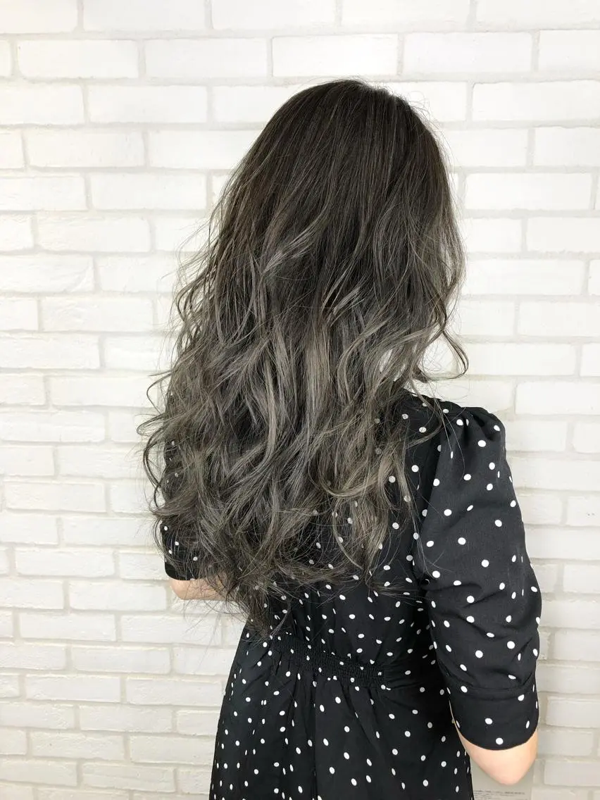 ロング カラー 小島 侑衣のヘアスタイル